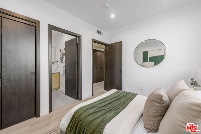5851 Westside Crossing Lane, Los Angeles, CA 90034