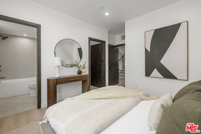 5851 Westside Crossing Lane, Los Angeles, CA 90034