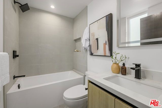 5851 Westside Crossing Lane, Los Angeles, CA 90034