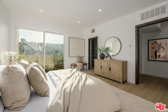 5851 Westside Crossing Lane, Los Angeles, CA 90034
