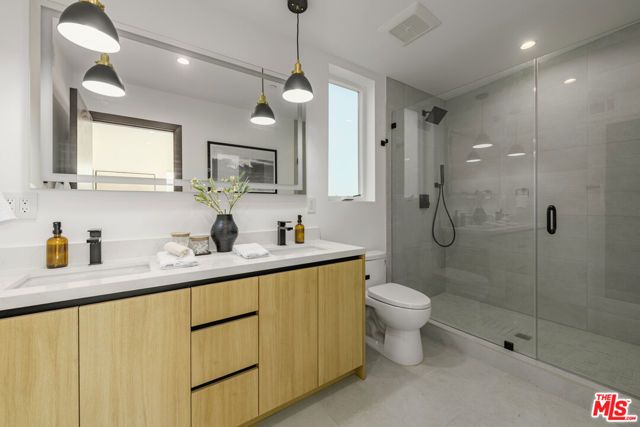 5851 Westside Crossing Lane, Los Angeles, CA 90034