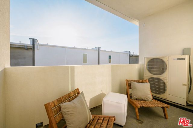 5851 Westside Crossing Lane, Los Angeles, CA 90034