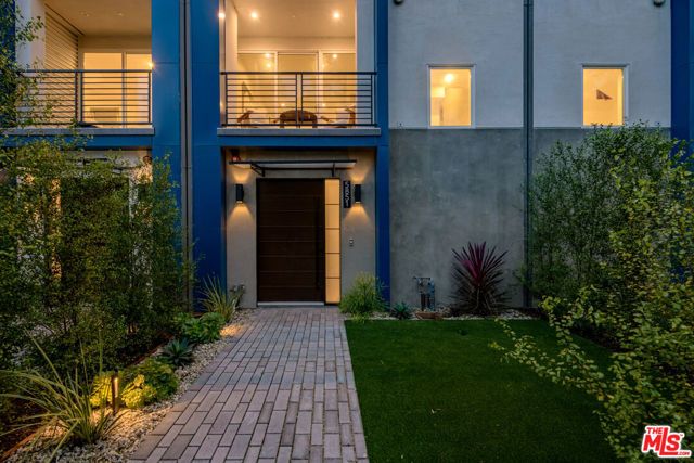 5851 Westside Crossing Lane, Los Angeles, CA 90034