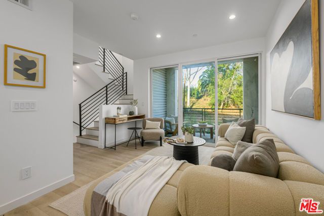 5851 Westside Crossing Lane, Los Angeles, CA 90034