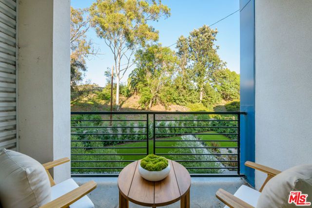 5851 Westside Crossing Lane, Los Angeles, CA 90034