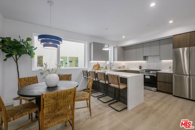 5851 Westside Crossing Lane, Los Angeles, CA 90034