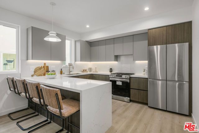 5851 Westside Crossing Lane, Los Angeles, CA 90034