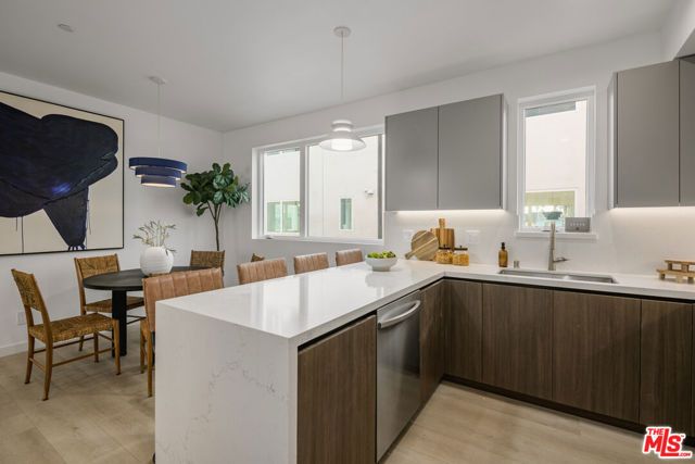 5851 Westside Crossing Lane, Los Angeles, CA 90034