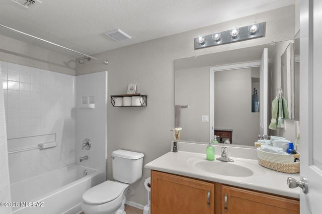 568 W Chatfield Street, Vail, AZ 85641