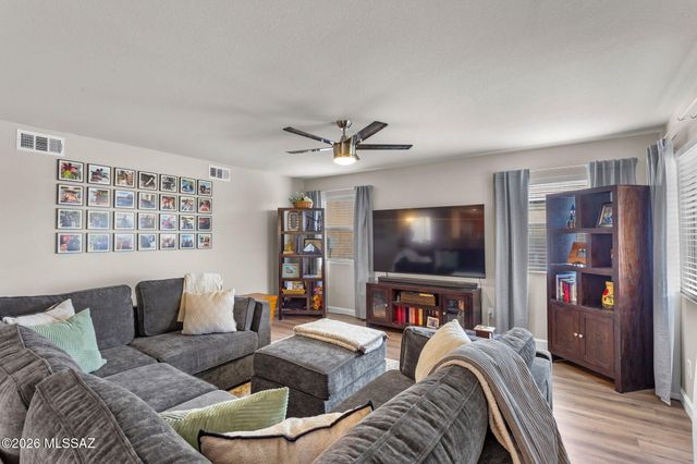 568 W Chatfield Street, Vail, AZ 85641