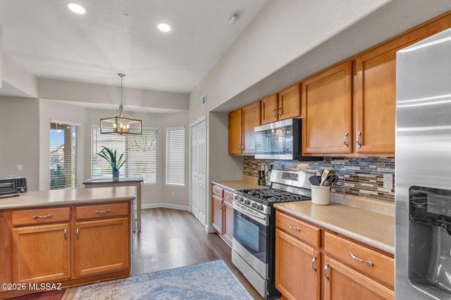 568 W Chatfield Street, Vail, AZ 85641