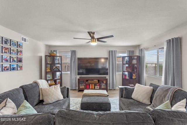 568 W Chatfield Street, Vail, AZ 85641
