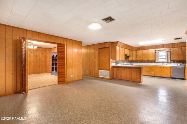 2403 W Schambers Street, Basile, LA 70515