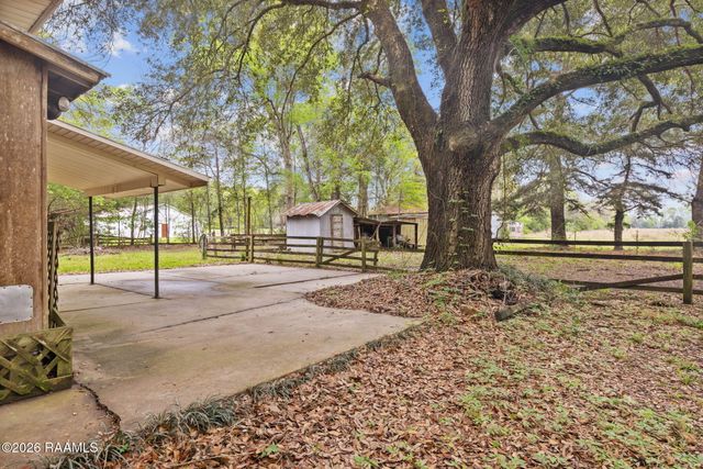 2403 W Schambers Street, Basile, LA 70515