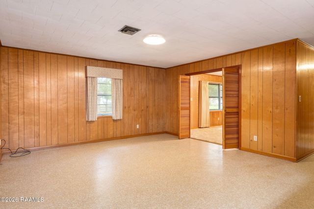 2403 W Schambers Street, Basile, LA 70515