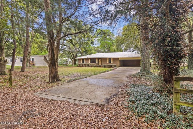 2403 W Schambers Street, Basile, LA 70515