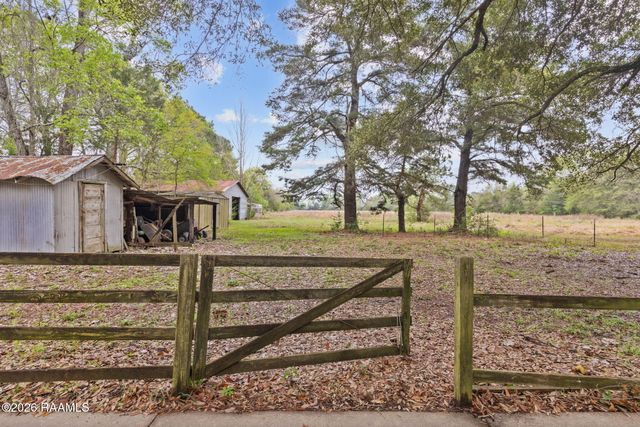 2403 W Schambers Street, Basile, LA 70515