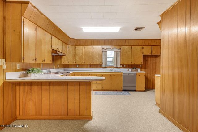 2403 W Schambers Street, Basile, LA 70515