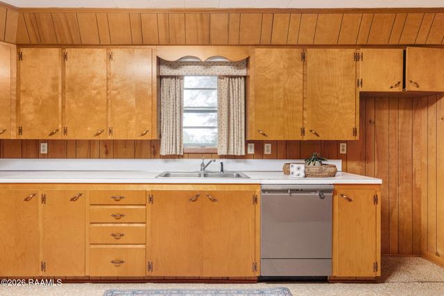 2403 W Schambers Street, Basile, LA 70515