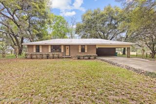2403 W Schambers Street, Basile, LA 70515