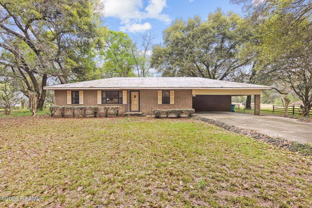2403 W Schambers Street, Basile, LA 70515