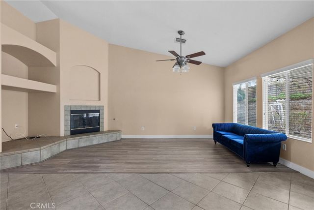 2104 W Avenue J6, Lancaster, CA 93536