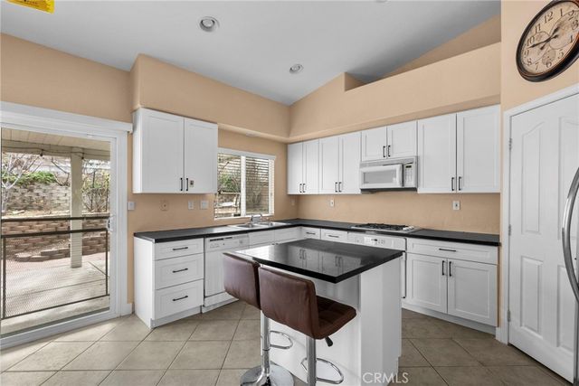 2104 W Avenue J6, Lancaster, CA 93536