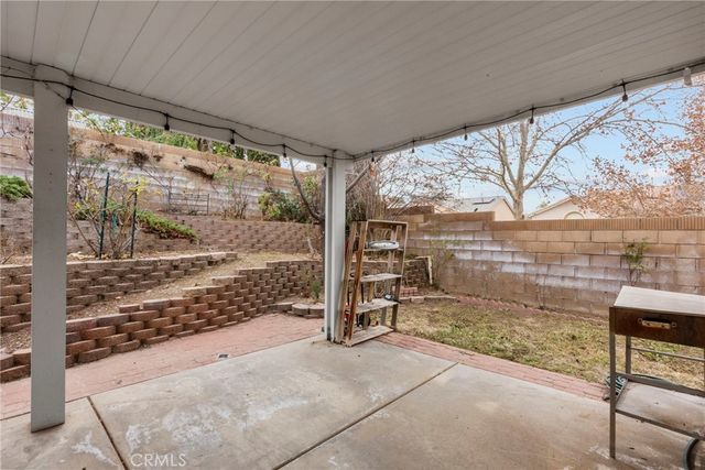 2104 W Avenue J6, Lancaster, CA 93536