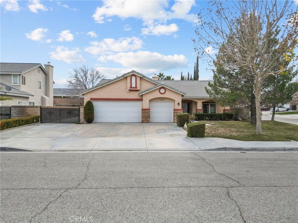 2104 W Avenue J6, Lancaster, CA 93536