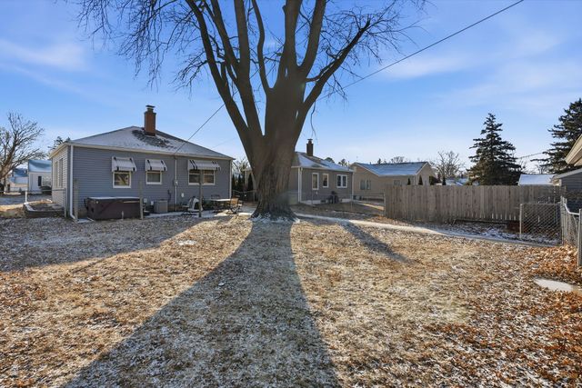 2316 Pacific Street, Davenport, IA 52804