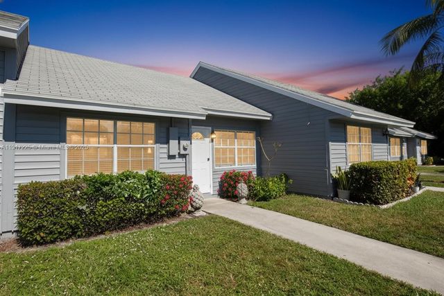 7131 Tam Oshanter Blvd, North Lauderdale, FL 33068