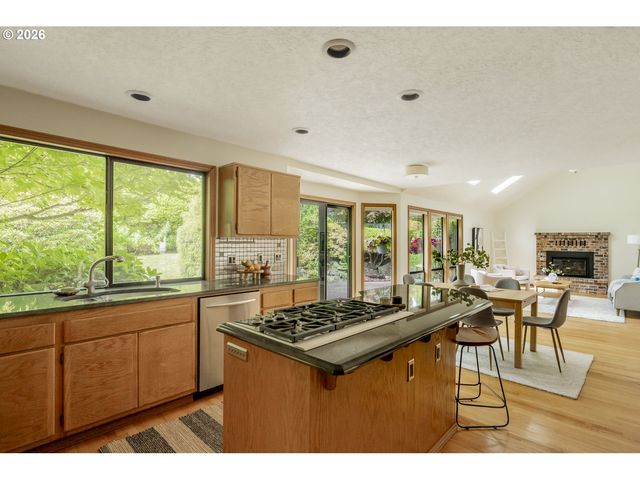 1314 STONEHAVEN Dr, West Linn, OR 97068