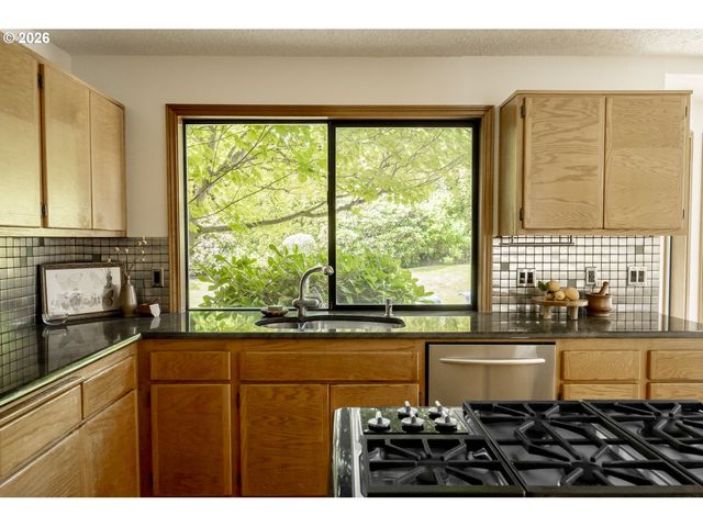 1314 STONEHAVEN Dr, West Linn, OR 97068