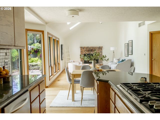 1314 STONEHAVEN Dr, West Linn, OR 97068