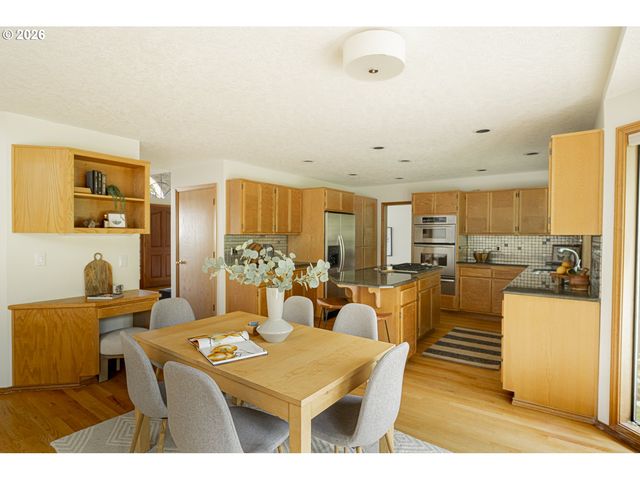 1314 STONEHAVEN Dr, West Linn, OR 97068