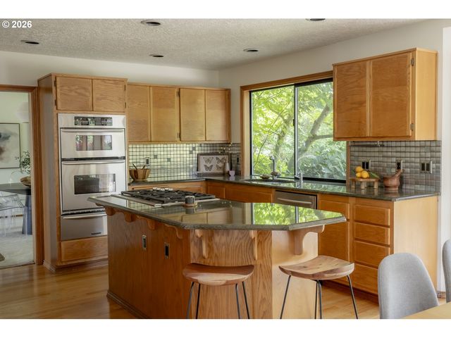 1314 STONEHAVEN Dr, West Linn, OR 97068