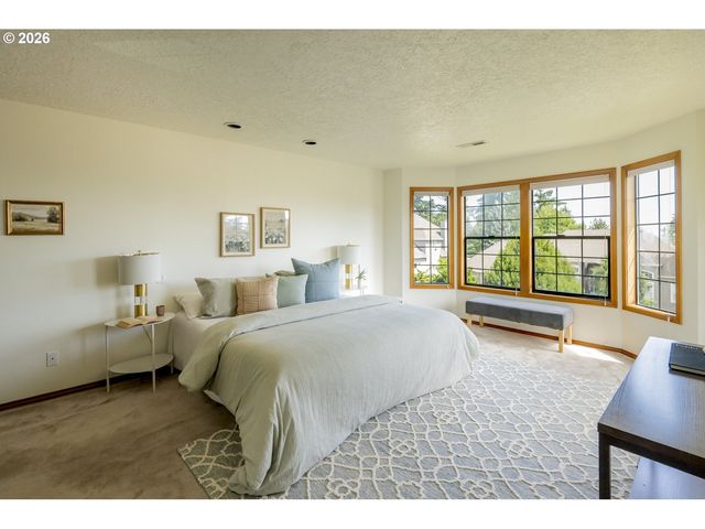 1314 STONEHAVEN Dr, West Linn, OR 97068