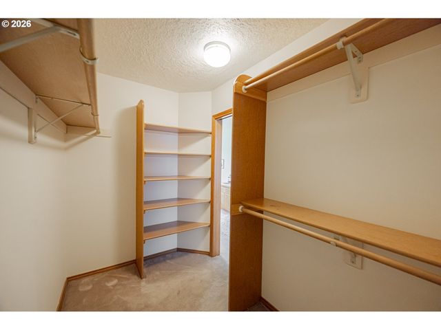 1314 STONEHAVEN Dr, West Linn, OR 97068