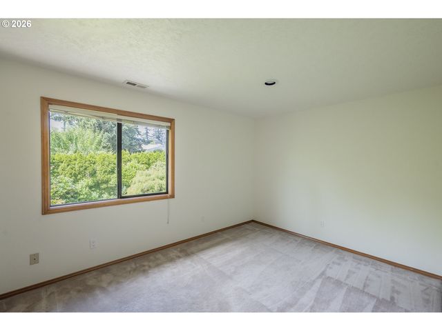 1314 STONEHAVEN Dr, West Linn, OR 97068