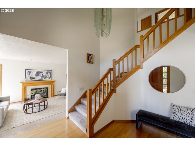 1314 STONEHAVEN Dr, West Linn, OR 97068