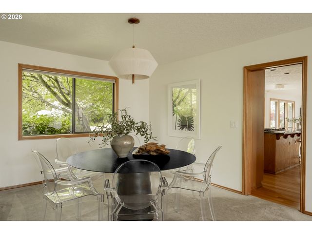 1314 STONEHAVEN Dr, West Linn, OR 97068
