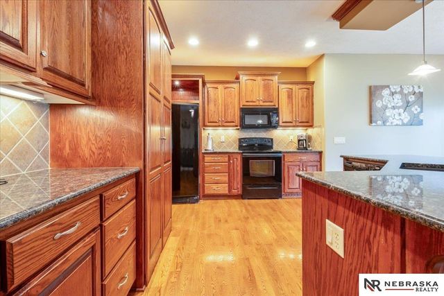 7216 S 170th Street, Omaha, NE 68136