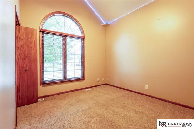 7216 S 170th Street, Omaha, NE 68136