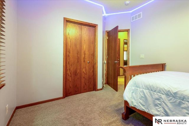 7216 S 170th Street, Omaha, NE 68136