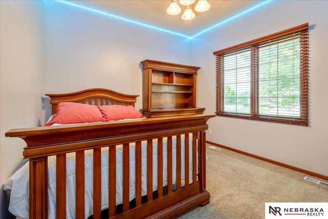 7216 S 170th Street, Omaha, NE 68136