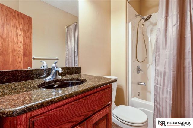 7216 S 170th Street, Omaha, NE 68136