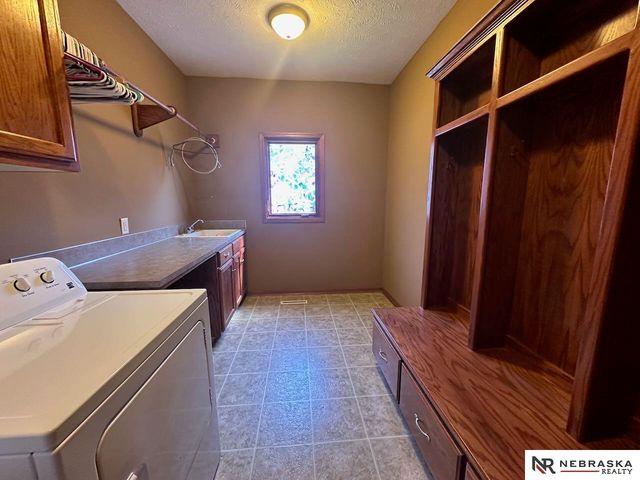 7216 S 170th Street, Omaha, NE 68136