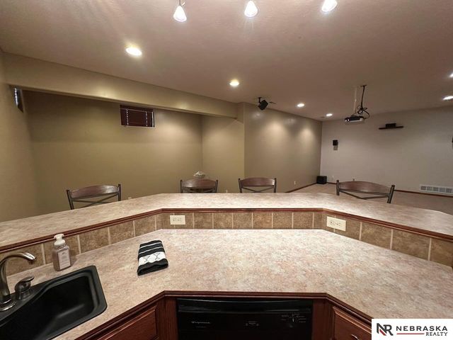 7216 S 170th Street, Omaha, NE 68136