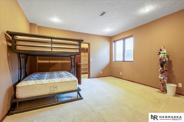 7216 S 170th Street, Omaha, NE 68136