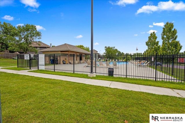 7216 S 170th Street, Omaha, NE 68136